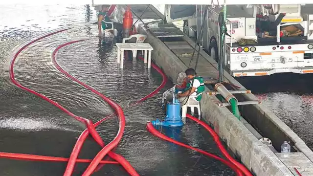 El líquido actualmente alcanza cerca de 30 centímetros, pero
todavía se registra un brote incesante. Fotos: Edwin Aguilar.