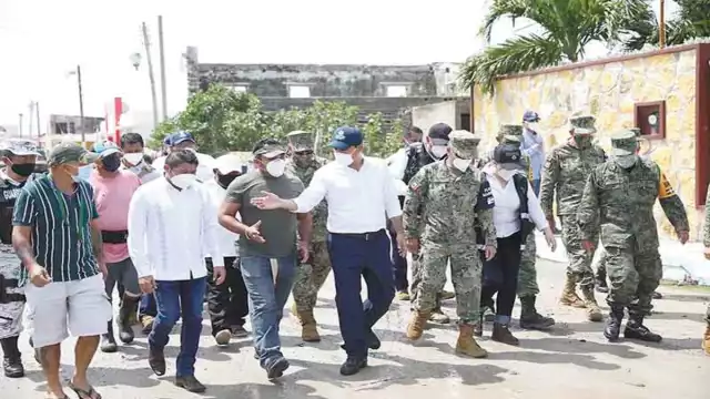 El mandatario criticó que los legisladores de Morena aprobaran la desaparición de los fideicomisos. Foto: Por Esto!