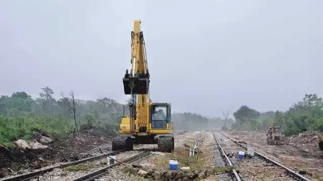 Las obras no pueden continuar porque con las precipitaciones es
peligroso manejar la maquinaria pesada. Fotos: Cuauhtémoc Moreno.