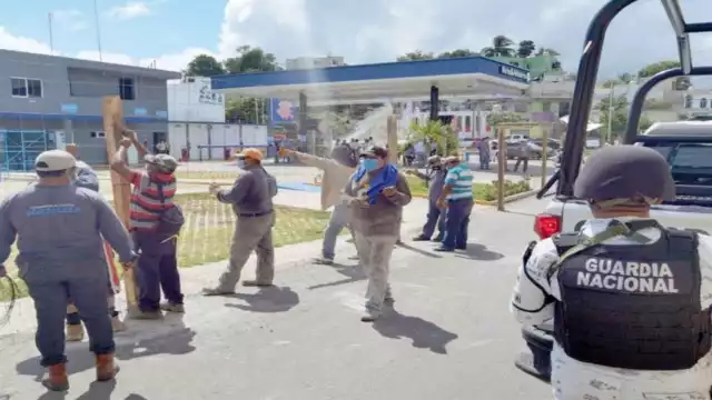 Las autoridades decidieron cubrir con cinta amarilla las dos bombas de combustible. Foto: José Salazar.