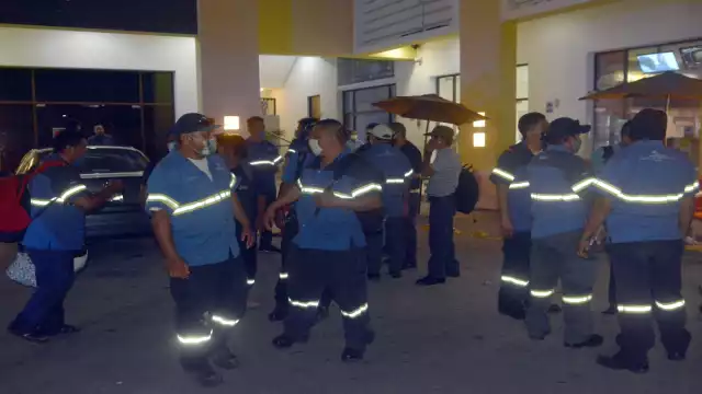 Aseguran que aunque se afiliaron a la CROC, no han sido reconocidos por la empresa. Foto: Mario Hernández.