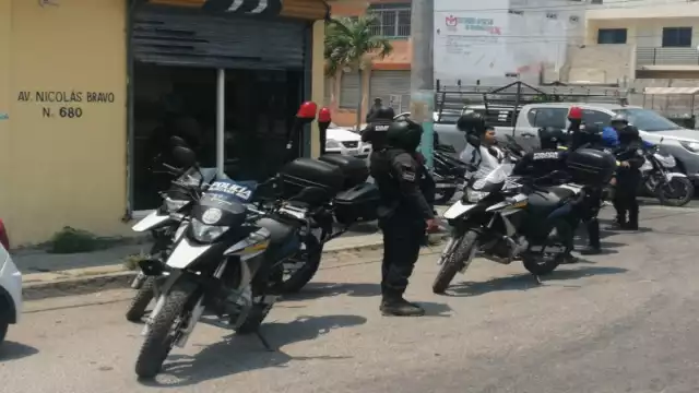Elementos policiales aseguran que no les pagan completos los gastos desde enero. Foto: Por Esto!