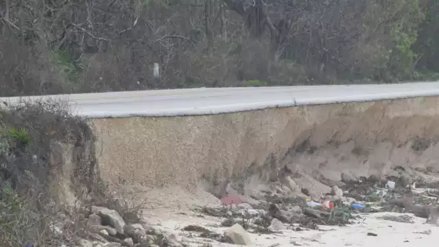 La infraestructura pegada a la zona federal quedó con evidente deterioro. Foto: Gabriel Aguilar.