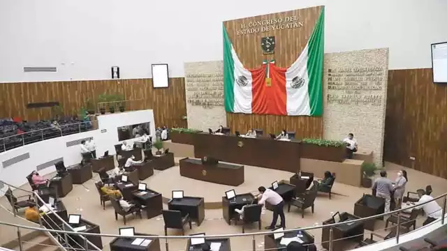 Legisladores señalan que el funcionario se retiró ante los señalamientos que lo acusan de tráfico de tierras ejidales. Foto: Martín Zetina.