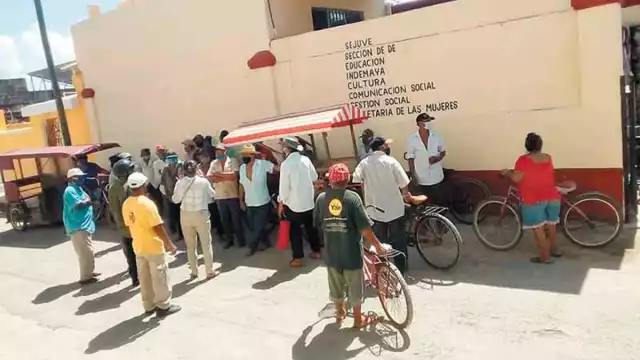 Los campesinos amenazaron con tomar las instalaciones si no les dan una solución a más tardar el 28 de octubre. Foto: Benito Cetina.