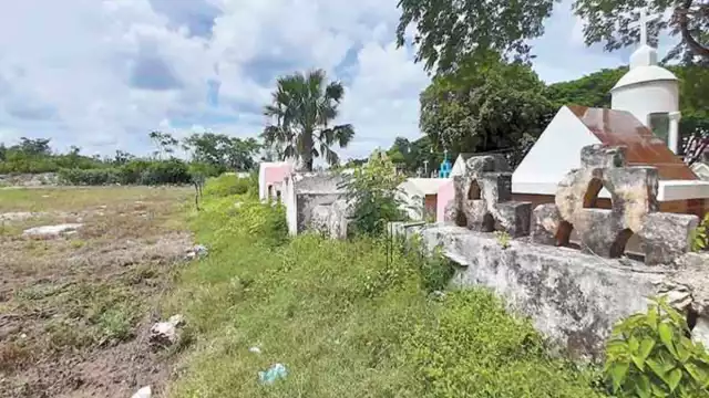 Únicamente están disponibles ocho bóvedas en el cementerio de Chumayel. Foto: Carlos Ek Uc.