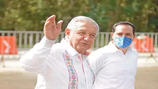 López Obrador acudió a Uayma a supervisar los trabajos en el Tramo 4 del proyecto. Foto: Luis Pérez.