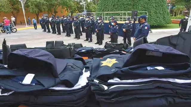 La entrega de los uniformes se atrasó por la pandemia del COVID-19.