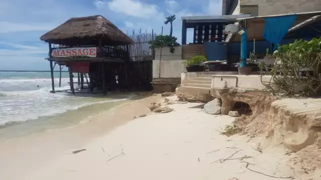 Por el paso del ciclón tropical se acentuó la erosión en playas de Solidaridad. Foto: Víctor Rodríguez.
