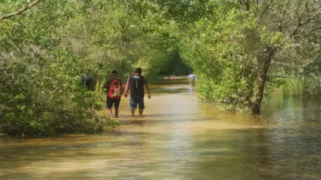 El nivel de agua de la laguna empezó a subir lentamente
por las lluvias desde el mes de junio. Foto: Lusio Kauil.