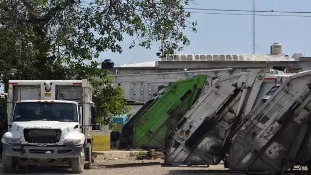 Intelligencia México estaba trabajando con 35 camiones, de los 60 que se establecían en el contrato. Foto: Mario Hernández.