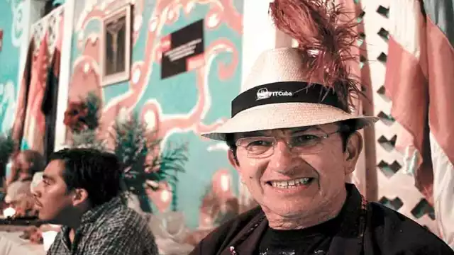 El periodista, escritor y activista, fue nombrado cronista vitalicio de la comunidad LGBTTTIQ+ por REPAVIH. Foto: Especial.