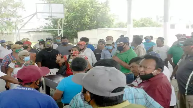 Los ejidatarios denuncian una red de complicidades entre funcionarios y abogados. Foto: Erasmo Cruz.