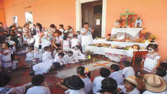 En este festejo, se espera que los pequeños aprendan a recordar a las almas de los niños fallecidos. Foto: Carlos Chan Toloza.