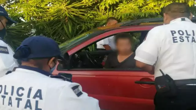 El aparente hijo del diputado amenazó a los elementos policiales.