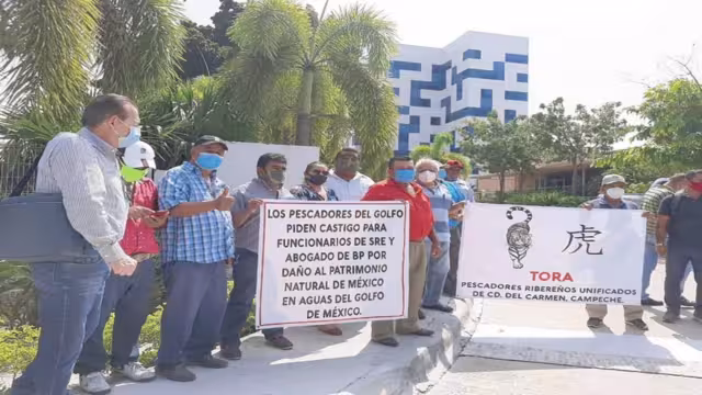 A 10 años de la catástrofe petrolera, los pescadores del Golfo de
México exigen justicia. Foto: Fernando Kantún.