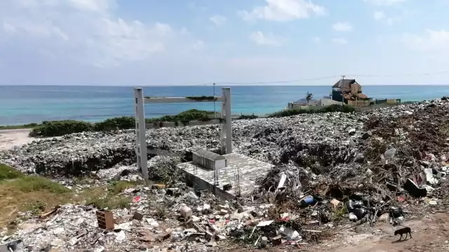 Vecinos de Punta Sur se quejan de la mala imagen urbana y los fétidos olores. Foto: Ovidio López.