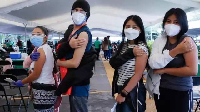 Inicia vacunación de adultos mayores de 18 años