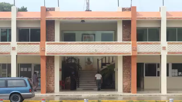 El titular de Protección Civil denunció que el Tesorero paga mejores salarios a lo aviadores. Foto: Por Esto!