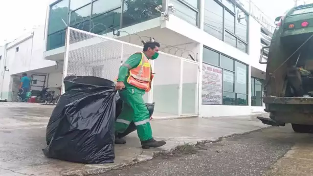 Los críticos de oposición acusan al alcalde de incurrir en favoritismo con la empresa All In Services. Foto: Agustín Ferrer.