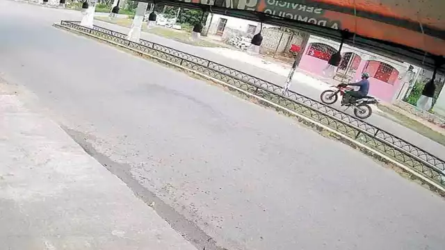 Con una fotografía, familiares señalan que el motociclista no tuvo la precaución necesaria. Foto: Por Esto!