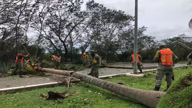 El Ejército Mexicano reconoció que tomará tiempo limpiar la zona. Fotos: Eva Murillo.