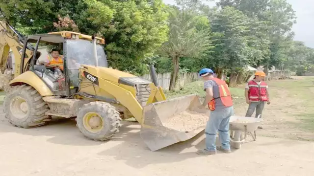 Fonatur se comprometió a utilizar mano de obra de los ejidos para realizar el bacheo y desmonte de las vías.