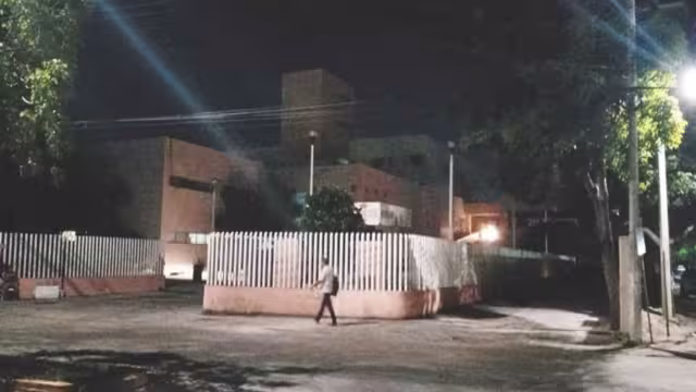 El tomógrafo se encuentra descompuesto por un fallo en la diferencia de voltaje. Foto: Juan García.