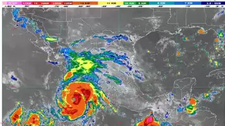 Genevieve ya es huracán categoría 4; cierran puertos en 4 estados