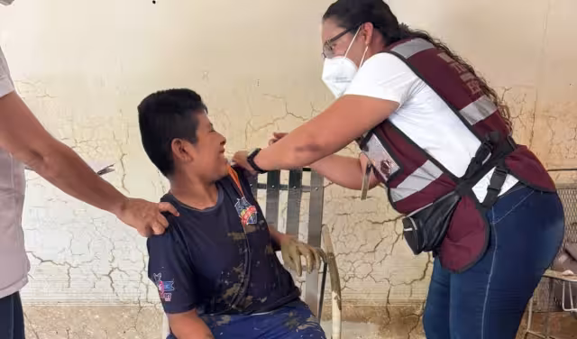 Brigadas médicas campechanas apoyan a comunidades afectadas por lluvias en Veracruz