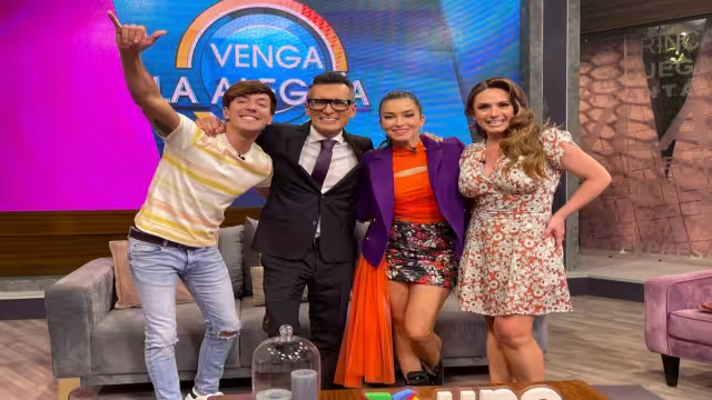 Luego de su participación en el concurso ‘Quiero Cantar’, uno de los conductores de Venga La Alegría fue causa de burla por los internautas, debido a su peculiar atuendo
