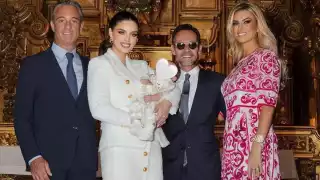 Marc Anthony y Nadia Ferreira en el bautizo de su bebé en la Catedral mexicana