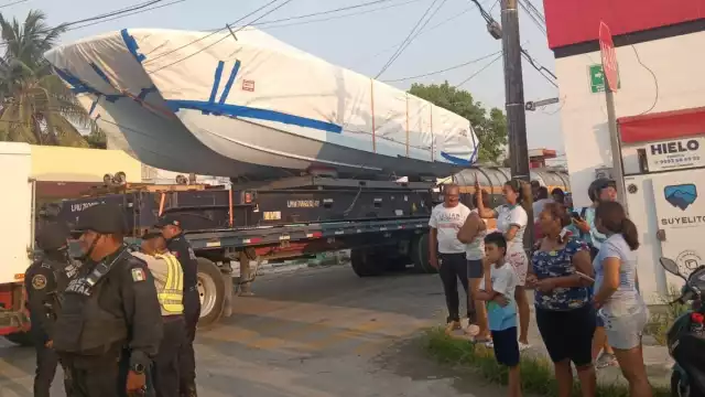 El conductor intentó huir, luego de reventar los cables, pero vecinos lo retuvieron 