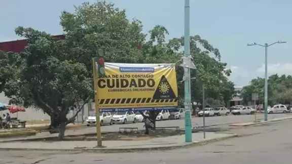 Estas mantas se colocaron para advertir a los chetumaleñoa. Estas mantas se colocaron para advertir a los chetumaleñoa.