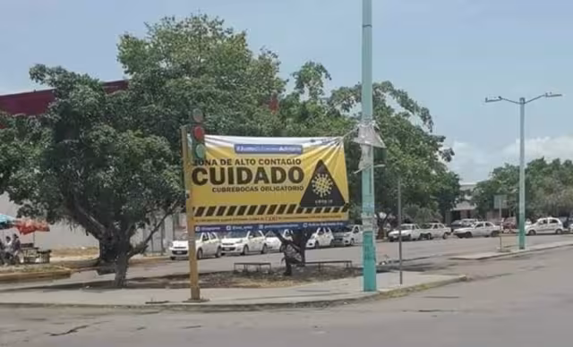 Estas mantas se colocaron para advertir a los chetumaleñoa.