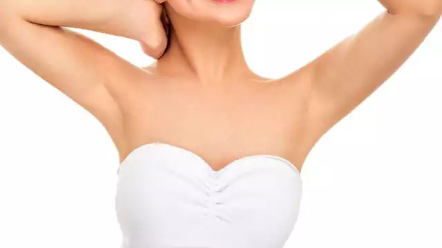 Las axilas pueden aclararse de manera cuidadosa y mantener la protección constante de esa zona del cuerpo