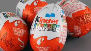 Este producto nació de las ideas de Michele Ferrero, quien quería hacer un huevo que en su interior tuviera una sorpresa