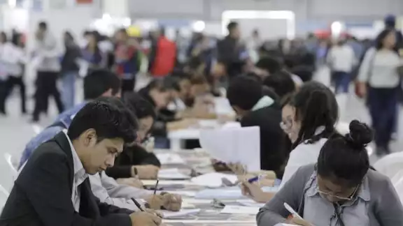 El alza de contagios de COVID-19 es un riesgo latente para los negocios
