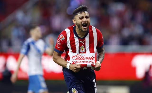 Alexis Vega no niega la posibilidad de irse a jugar con el América
