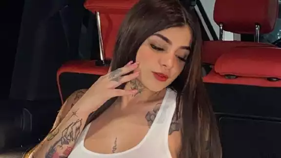 Karely Ruiz responde a críticas con video en lencería