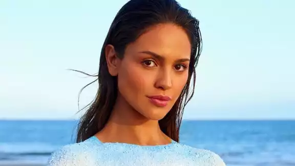 La actriz se convierte en la primera mexicana en ser la imagen de la reconocida marca de moda