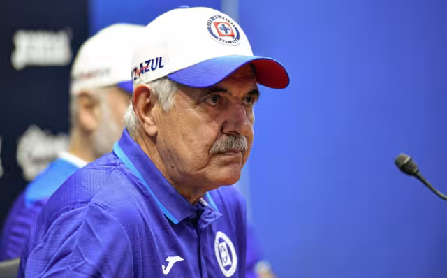 Ricardo "Tuca" Ferretti no soportó más los ataques en su contra por parte de algunos reporteros que cubren la fuente del Cruz Azul