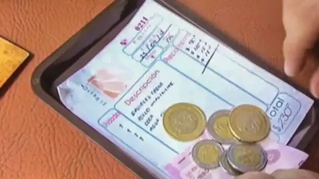 Mesero revela lo que hace a sus clientes cuando no le dejan propina
