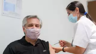 El presidente Alberto Fernández recibió su primera dosis de vacunación contra COVID-19