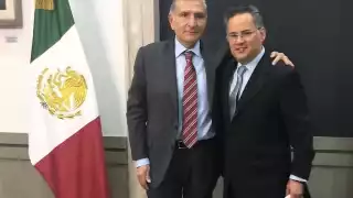 Santiago Nieto salió de la UIF en medio de un escandalo por su boda. Foto: Twitter @SNietoCastillo