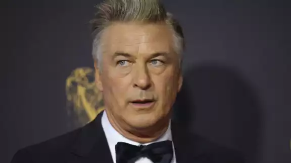 Alec Baldwin podría recibir cargos penales tras muerte de directora en grabación Alec Baldwin podría recibir cargos penales tras muerte de directora en grabación