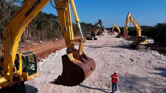 En el Tramo 2 del Tren Maya, que comprende de Escárcega a Calkiní, se está construyendo un paso de fauna más con mano de obra de la entidad
