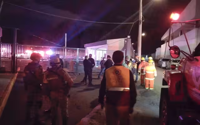 Una explosión registrada este viernes  en las instalaciones de la FGR en Puebla dejó dos muertos y al menos tres personas heridas