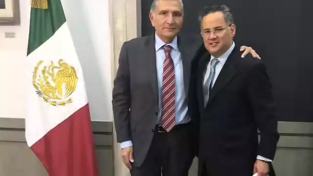 Santiago Nieto salió de la UIF en medio de un escandalo por su boda. Foto: Twitter @SNietoCastillo