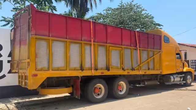 INM rescata a migrantes hacinados en camión en Veracruz